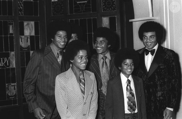 Michael Jackson, Jermaine Jackson, Jackie Jackson, Marlon Jackson, Tito Jackson et leur père Joe Jackson lors des NAACP Image Awards le 22 novembre 1971. © Phil Roach/Globe Photos/Zuma Press/Bestimage