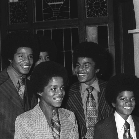 Michael Jackson, Jermaine Jackson, Jackie Jackson, Marlon Jackson, Tito Jackson et leur père Joe Jackson lors des NAACP Image Awards le 22 novembre 1971. © Phil Roach/Globe Photos/Zuma Press/Bestimage