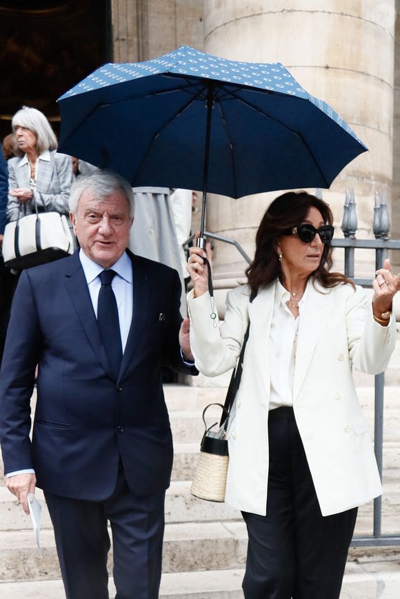 Exclusif - Sidney et Katia Toledano à la sortie de la messe hommage à Doris Brynner dans l'église Saint-Philippe-du-Roule à Paris le 4 juin 2025.

© Christophe Clovis / Bestimage
