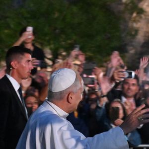 Le pape Leon XIV en visite à la Grotte de Massabielle pour un temps de prière lors de son voyage à Lourdes, le 26 septembre 2026. (Credit Image: © Alessia Giuliani/IPA via ZUMA Press / Bestimage)