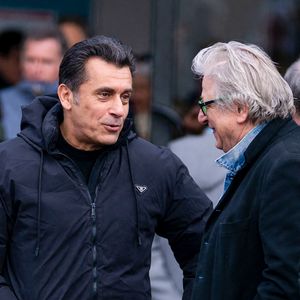 Albert Kassabi (Les Forbans) et Alain Turban aux obsèques du chanteur Herbert Léonard au crématorium de Saint-Fargeau-Ponthierry, France, le 12 mars 2025. © Bestimage