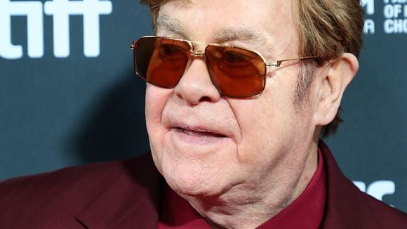 Elton John donne des nouvelles de son état et évoque des derniers mois "très difficiles"