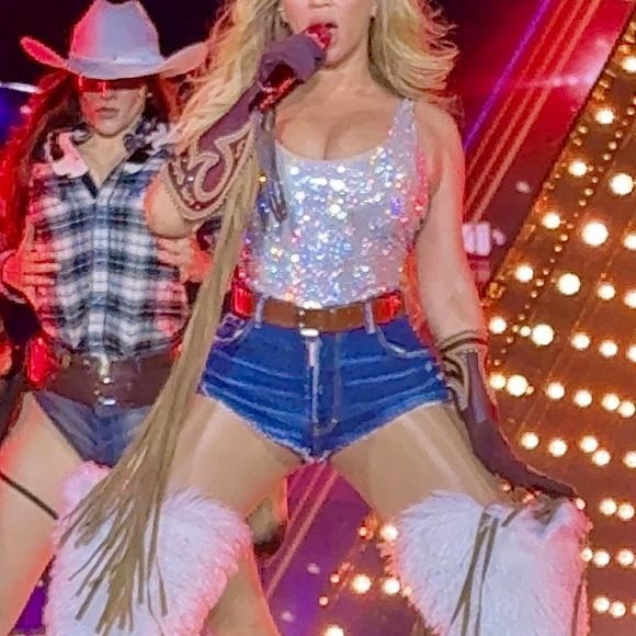 Beyonce Knowles en concert à Los Angeles dans le cadre de sa tournée "Cowboy Carter". Beyonce a fait monter sur scène ses filles Blue Ivy et Rumi Carter. Backgrid USA / Bestimage