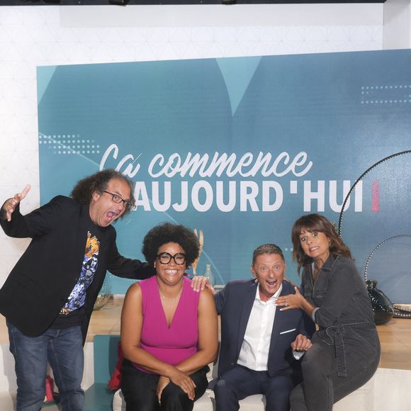 Une excellente nouvelle pour l'équipe de l'émission ! 

Exclusif - Laurent Karila, Amina Yamgnane, Marc Geiger, Faustine Bollaert - - La nouvelle saison de l'émission "ça commence aujourd'hui" sur France 2.

Paris le 1er septembre 2023.

© Jack Tribeca / Bestimage
