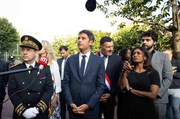 Gabriel Attal, Premier ministre avec Prisca Thevenot, ministre déléguée  chargée du Renouveau démocratique, porte-parole du Gouvernement, lors de sa visite à l'école élémentaire Jean de la Fontaine d'issy Les Moulineaux, pour la rentrée scolaire. © Eric Tschaen / pool / Bestimage