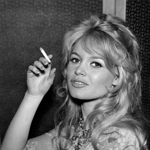 Brigitte Bardot, à Londres, le 9 avril 1959, pour tourner le film "Babette goes to war" ("Babette part à la guerre").

Crédit photo : Keystone Press Agency/ZUMA Press Wire