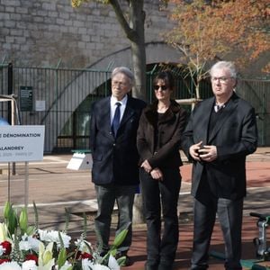 Pour son inauguration, quelques personnalités ont fait le déplacement

Exclusif - Jean-Luc Romero (Adjoint à la maire de Paris), Jean-Pierre Pascal (Père de Charlotte Valandrey), Aude (soeur de Charlotte Valandrey) et Dominique Besnehard lors de la cérémonie de dénomination d’un jardin en hommage à Charlotte Valandrey, au 17 rue Hector Malot dans le XIlème arrondissement de Paris, France, le 4 avril 2025. © Coadic Guirec/Bestimage
