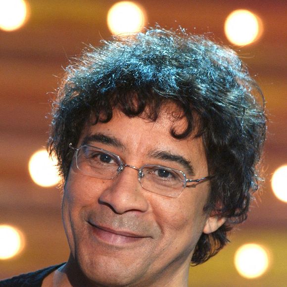 Laurent Voulzy participe à l'enregistrement de l'émission Vivement Dimanche de Michel Drucker à Paris, France. Crédit Jean-Jacques Datchary/Abaca