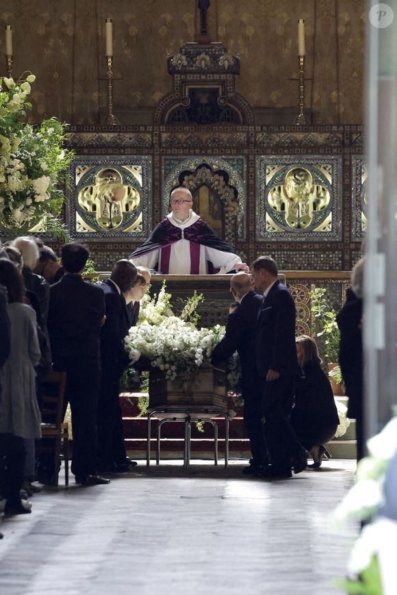 Arrivées aux obsèques de Nadia Farès en l'église Saint-Jean-de-Montmartre à Paris, le 24 avril 2026. N.Farès est décédée le 17 avril 2026 quelques jours après un "incident cardiaque" survenu le 12 avril 2026 dans la piscine du complexe sportif, Blanche (9ème).