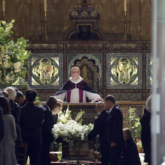 Arrivées aux obsèques de Nadia Farès en l'église Saint-Jean-de-Montmartre à Paris, le 24 avril 2026. N.Farès est décédée le 17 avril 2026 quelques jours après un "incident cardiaque" survenu le 12 avril 2026 dans la piscine du complexe sportif, Blanche (9ème).