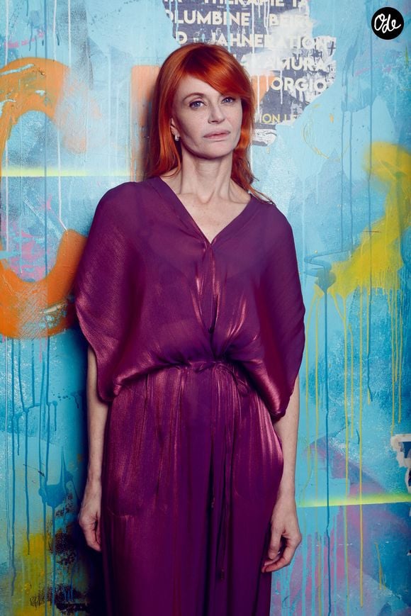 Cette collaboration intervient 24 ans après leur célèbre titre Manhattan-Kaboul.

 Axelle Red (Fabienne Demal) - Backstage - Enregistrement de l'émission "La fête de la Chanson française" au Dôme à Paris, présentée par L.Thilleman et A.Manoukian, et diffusée le 22 décembre sur France 3
© C.Clovis-P.Perusseau / Bestimage