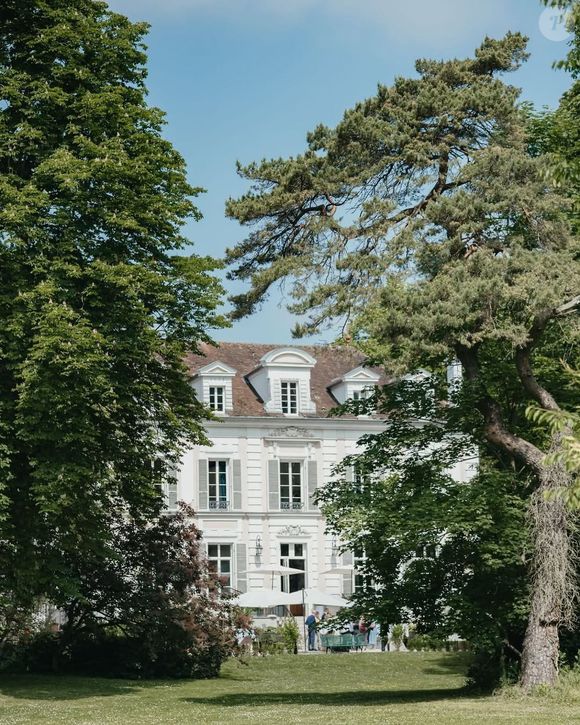 Ce nouveau projet gastronomique est brillamment dirigé par le chef Guillaume Lamory et son associée Aurélie.

Maison La Feuilleraie, dans l'Essonne, est un restaurant. C'est là que vivait Antoine de Saint-Exupéry par le passé.