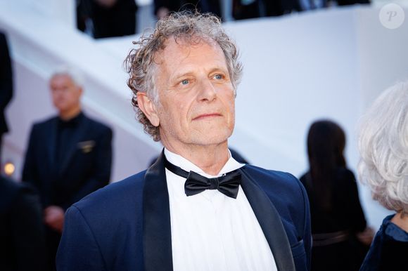 Charles Berling - Montée des marches du film " La vie d'une femme " lors du 79ème Festival International du Film de Cannes, le 13 mai 2026. © Jacovides-Moreau / Bestimage