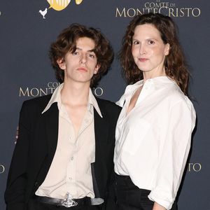 "Avec le recul, j'ai réalisé que les seringues n'étaient pas des jouets. Enfant, je ne prenais pas la mesure des choses. Ça a fait des dégâts silencieux et j'ai compris plus tard", a-t-elle révélé aux journalistes du magazine "Gala"

Exclusif - Justine Lévy et son fils lors de l'avant-première du film "Le Comte de Monte-Cristo" au Grand Rex à Paris le 20 juin 2024.
© Coadic Guirec / Olivier Borde / Bestimage