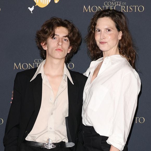 "Avec le recul, j'ai réalisé que les seringues n'étaient pas des jouets. Enfant, je ne prenais pas la mesure des choses. Ça a fait des dégâts silencieux et j'ai compris plus tard", a-t-elle révélé aux journalistes du magazine "Gala"

Exclusif - Justine Lévy et son fils lors de l'avant-première du film "Le Comte de Monte-Cristo" au Grand Rex à Paris le 20 juin 2024.
© Coadic Guirec / Olivier Borde / Bestimage