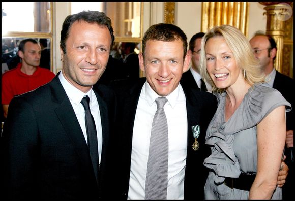 Arthur et Estelle Lefébure - aux côtés de Dany Boon fait officier dans l'Ordre des Arts et des Lettres par la Ministre de la Culture Christine Albanel au ministre de la Culture le jour de 42ème anniversaire. (Guillaume Gaffiot/Bestimage).