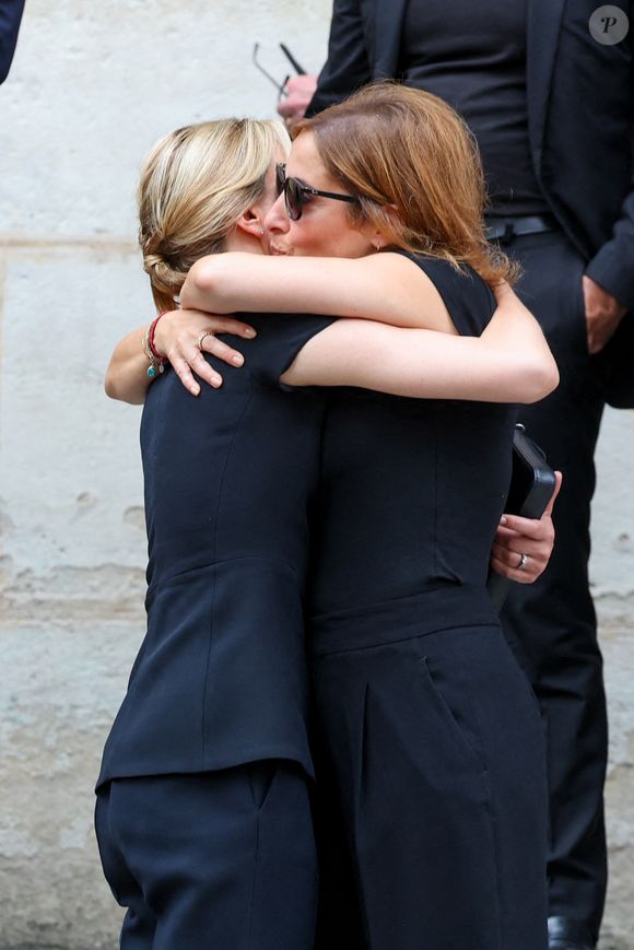 Léa Salamé, Audrey Crespo-Mara - Sorties des obsèques de Thierry Ardisson en l’église Saint-Roch de Paris, France, le 17 juillet 2025. © Clovis-Jacovides/Bestimage
