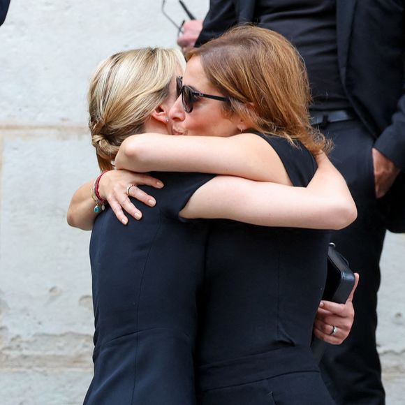 Léa Salamé, Audrey Crespo-Mara - Sorties des obsèques de Thierry Ardisson en l’église Saint-Roch de Paris, France, le 17 juillet 2025. © Clovis-Jacovides/Bestimage