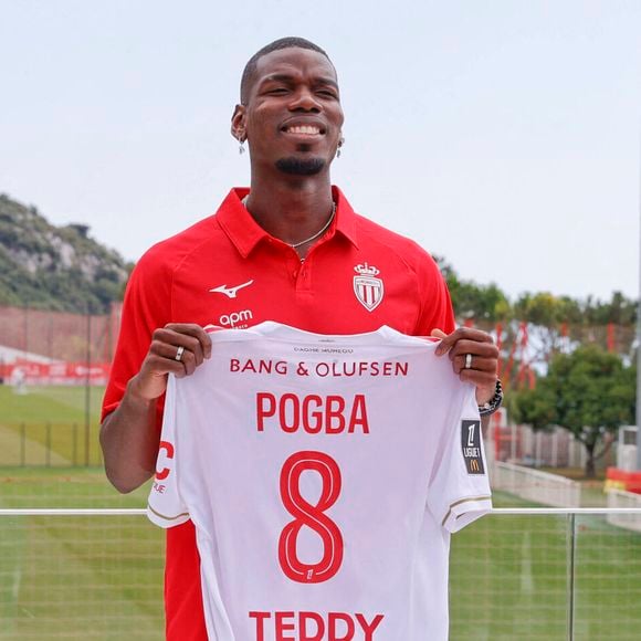 Paul Pogba pourra-t-il retrouver l’équipe de France pour disputer la Coupe du monde 2026 ? Rien n’est impossible, mais il faudra parvenir à regagner sa place.

La Turbie, France - 03 juillet 2025 : Conférence de presse de l'AS Monaco pour la saison 2025/2026, PK, Pressekonferenz avec le milieu de terrain français Paul Pogba. Mandoga Media Allemagne Conférence de presse de l'AS Monaco pour la saison 2025/2025 La Turbie, France 03 juillet 2025 Conférence de presse de l'AS Monaco pour la saison 2025/2026 avec le milieu de terrain français Paul Pogba © Imago/PsnewZ/Bestimage