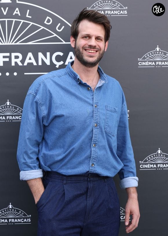 Au fil de son message, le papa de Vahé revient sur tout ce que sa grand-mère lui a transmis. 

Exclusif - Alessandro Belmondo au photocall de la cérémonie de clôture de de la 5ème édition du Festival du Cinéma Français & Gastronomie (7ème art et gastronomie), à à Aix-les-Bains, France, le 6 juin 2026. © Denis Guignebourg/Bestimage