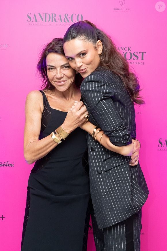 Elle a ainsi installé sa suite "Sandra & Co" pour Canneséries, avant la grande fiesta cannoise dès le 13 mai

Exclusif - Sandra Sisley et Diane Leyre - Photocall à la suite Sandra & Co lors du Festival International des Séries de Cannes, Canneseries Saison 8, à l’hôtel JW Marriott Cannes le 28 avril 2025.

© Aurelio Stella / William Sanches Tavares / Evenjoy / Bestimage