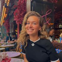 PORTRAIT Miss France 2026 : 19 ans et magnifiques yeux bleus, qui est Victoire Dupuis élue Miss Normandie ?