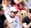 Patrick Bruel et ses fils Léon et Oscar dans les tribunes des Internationaux de France de tennis de Roland Garros 2024 à Paris, France, le 4 juin 2024. © Jacovides-Moreau/Bestimage