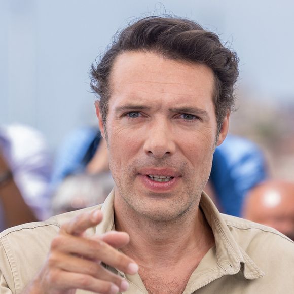 "Alors, j'avais conscience d'avoir été agressé sexuellement et des répercussions que ça avait eu sur ma psyché, mais je ne savais pas que ça s'appelait un viol", a-t-il indiqué. 

Le réalisateur Nicolas Bedos au photocall de "Mascarade" lors du 75ème Festival International du Film de Cannes, le 28 mai 2022. 
© Olivier Borde / Bestimage