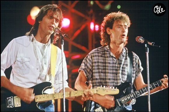 Jean-Jacques Goldman et Michael Jones en duo sur scène, en France, le 14 décembre 1987. Archives. Photo : Agence/Bestimage.