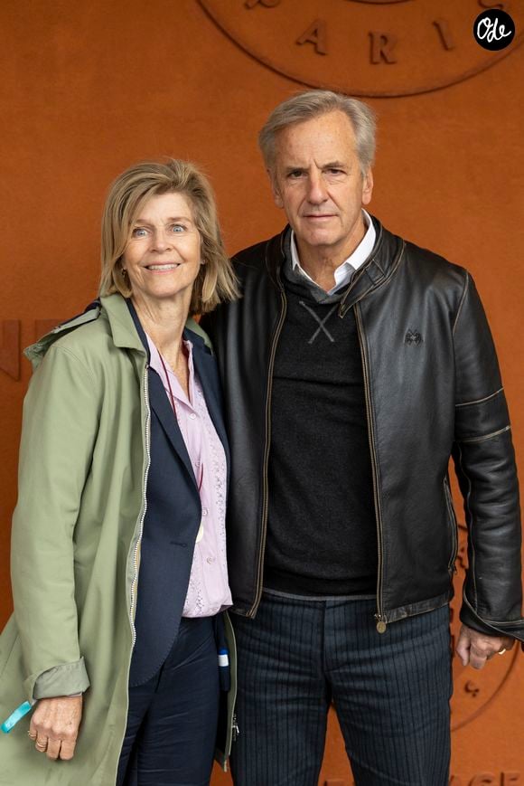 Pour rappel, Bernard de La Villardière partage sa vie avec Anne, qu'il a épousée en 1984.

Bernard de la Villardière et sa femme Anne de Savignac au village lors des Internationaux de France de Tennis de Roland Garros 2025, à Paris, France, le 7 juin 2025. © Cyril Moreau/Bestimage