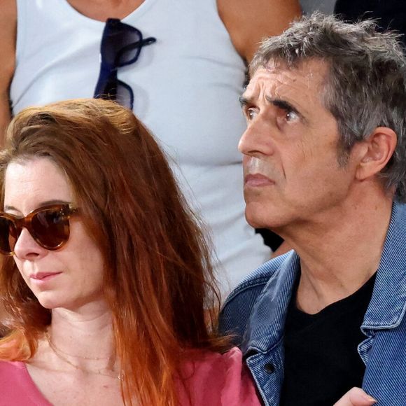 Julien Clerc avec sa femme Hélène Grémillon en tribune (jour 14) lors des Internationaux de France de Tennis de Roland Garros 2022 à Paris, France, le 4 juin 2022. © Dominique Jacovides/Bestimage