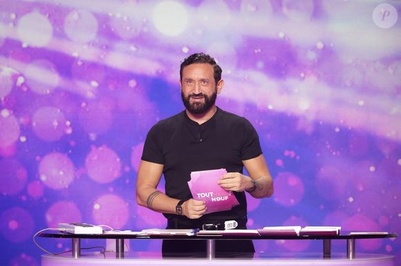 Exclusif - Cyril Hanouna, qui a travaillé dans le passé sur Rire et chansons, sur le plateau de TBT9, le 11 novembre 2025. © Jack Tribeca / Bestimage