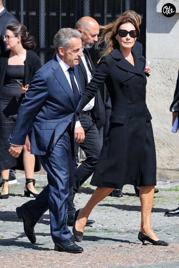 Brigitte Macron, Nicolas Sarkozy et Carla Bruni-Sarkozy, Bernard Arnault ou encore Clotilde Courau et sa fille Vittoria de Savoie étaient également présents pour saluer sa mémoire.

Nicolas Sarkozy et sa femme Carla Bruni-Sarkozy - Arrivées aux obsèques de Mathilde Favier en l'église Saint-Sulpice à Paris, le 31 aout 2026. © Dominique Jacovides-Cyril Moreau/Bestimage
