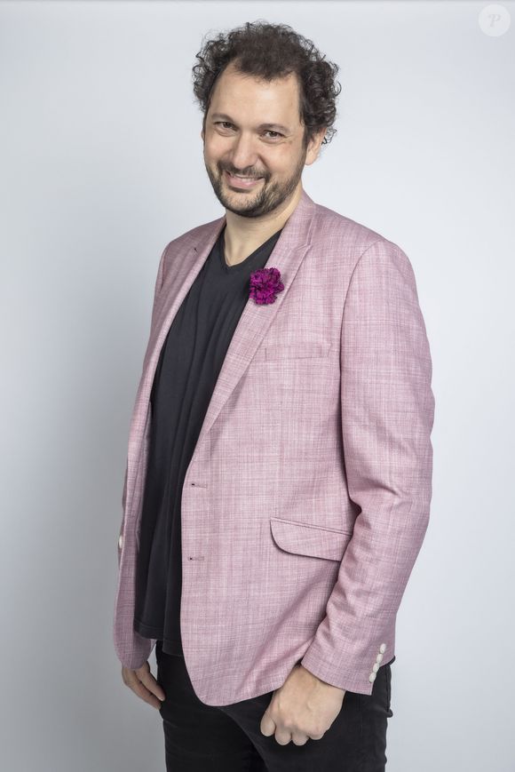 Eric Antoine lors de l'enregistrement de l'émission "La Chanson secrète" à Paris. © Cyril Moreau / Bestimage