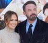 Jennifer Lopez et Ben Affleck ont officialisé leur divorce après deux ans de mariage seulement. 

Jennifer Lopez et Ben Affleck arrivent à la première mondiale de AIR d'Amazon Studios au Regency Village Theater à Westwood, CA Photo par Sthanlee B. Mirador/SPUS/ABACAPRESS.COM