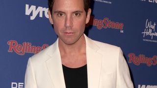 Mika au festival Papillons de Nuit : son geste adorable en coulisses pour une famille de voisins
