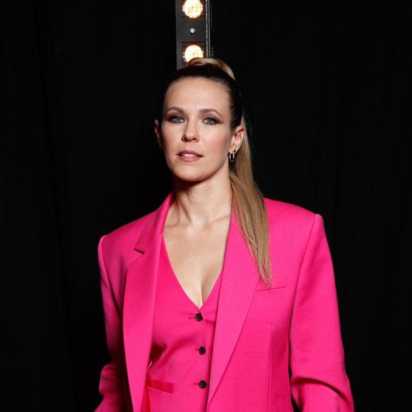 Son beau-fils de 14 ans lui fait découvrir des rappeurs.

Exclusif - No Web - Lorie (Laure Pester) - Backstage de l'enregistrement de l'émission "Ce soir on chante pour les 100 ans des droits de l'enfant, avec l'Unicef", présentée par E.Gossuin et J.Anthony et diffusée le 12 mars sur W9 © Christophe Clovis / Bestimage