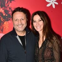 Toujours en convalescence, Arthur a trouvé la parade pour profiter à Tahiti avec sa femme Mareva Galanter