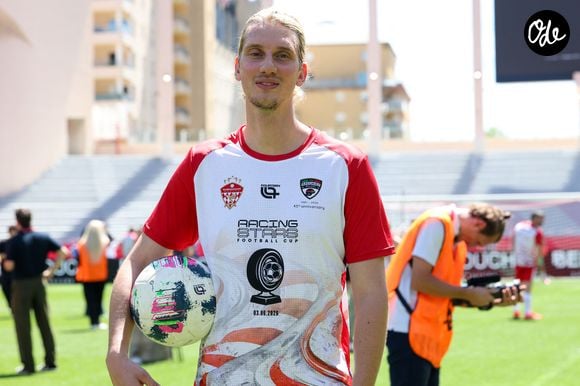 Dans un long message publié sur Instagram, l'humoriste a remercié les 467 296 spectateurs venus le voir et tous ceux qui l'ont accompagné dans cette aventure.

Paul Mirabel lors du match de football caritatif au stade Louis II de Monaco opposant les Barbagiuans aux pilotes de l'équipe Nazionale Piloti dans le cadre de la "Racing Stars Football Cup" le 3 juin 2026.

© Albuquerque/Bestimage