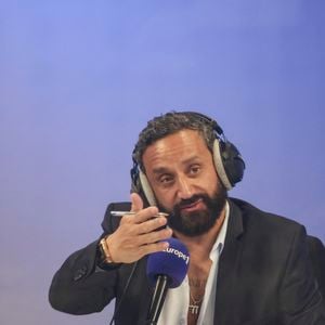 Après la fin de C8, il a signé un contrat avec W9.

Exclusif - Cyril Hanouna sur le plateau de de l’émission « On Marche Sur La Tête » présentée par C.Hanouna et diffusée en direct sur Europe 1 à Paris le 29 avril 2025.
© Jack Tribeca/Bestimage