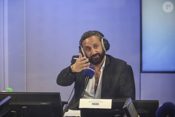 Après la fin de C8, il a signé un contrat avec W9.

Exclusif - Cyril Hanouna sur le plateau de de l’émission « On Marche Sur La Tête » présentée par C.Hanouna et diffusée en direct sur Europe 1 à Paris le 29 avril 2025.
© Jack Tribeca/Bestimage