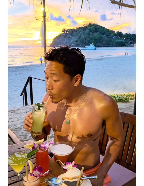 A l'époque, il était présenté comme directeur commercial.

Frédéric, gagnant de "Koh-Lanta" en 2023.