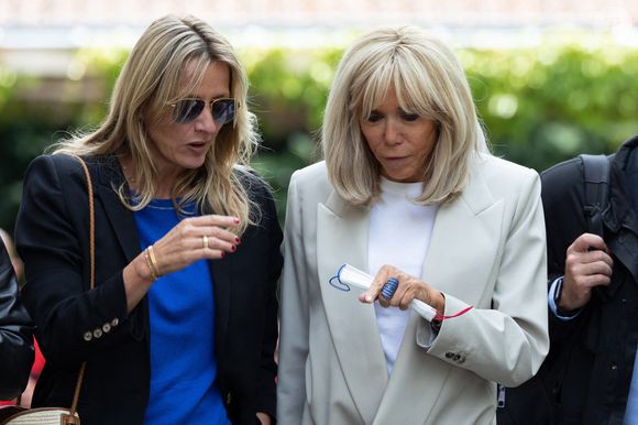 La Première Dame Brigitte Macron et Sarah Lavoine inaugurent l'Espace des Aidants fondé par l'association Hopitaux de Paris et créé par la Maison Sarah Lavoine à l'hôpital Paul Guiraud de Villejuif, au sud de Paris, le 31 mai 2022.  Photo par Raphael Lafargue/ABACAPRESS.COM