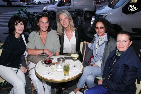 Olivia Provost, Invitée - Personnalités aux Deux Magots pour la 3ème édition du salon du livre à Saint-Germain-des-Prés "Des pages avant la plage" à Paris le 6 juin 2026

© Philippe Baldini / Bestimage