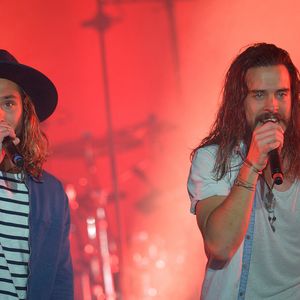 Jérémy Frérot et Florian Delavega lors de leur dernier concert parisien de la tournée avant séparation à l'AccorHotels Arena à Paris, le 7 avril 2017. 

Photo :  Veeren / Bestiamge