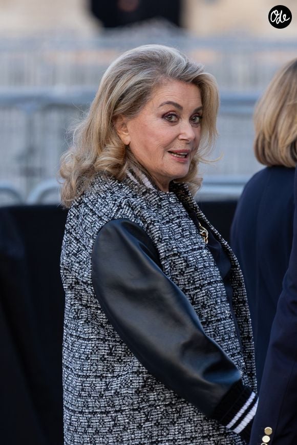 Catherine Deneuve au défilé Louis Vuitton "Collection Femme Prêt-à-Porter Printemps/Eté 2026" lors de la Fashion Week de Paris, le 6 octobre 2026.

© Florian Lavielle / Bestimage