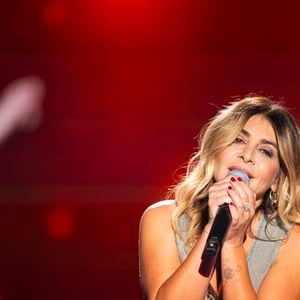 Exclusif - Julie Zenatti lors des surprises pour l'enregistrement de l'émission "La Boîte à secrets", présentée par F.Bollaert et diffusée le 26 septembre 2025 sur France 3, dans les studios du Lendit à Saint-Denis, Seine Saint-Denis, France, le 8 septembre 2025. © Pierre Perusseau/Bestimage