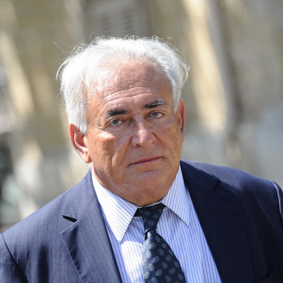 Si Dominique Strauss-Khan a évidemment le cœur en France, il n'a pas hésité, auprès de "L'Observateur du Maroc et d'Afrique", à dire tout son attachement au pays qui l'a accueilli chaleureusement, le Maroc.
Dominique strauss-Kahn assistant aux funérailles de l'actrice française Valerie Lang au cimetière du Montparnasse à Paris, le 25 juillet 2013.