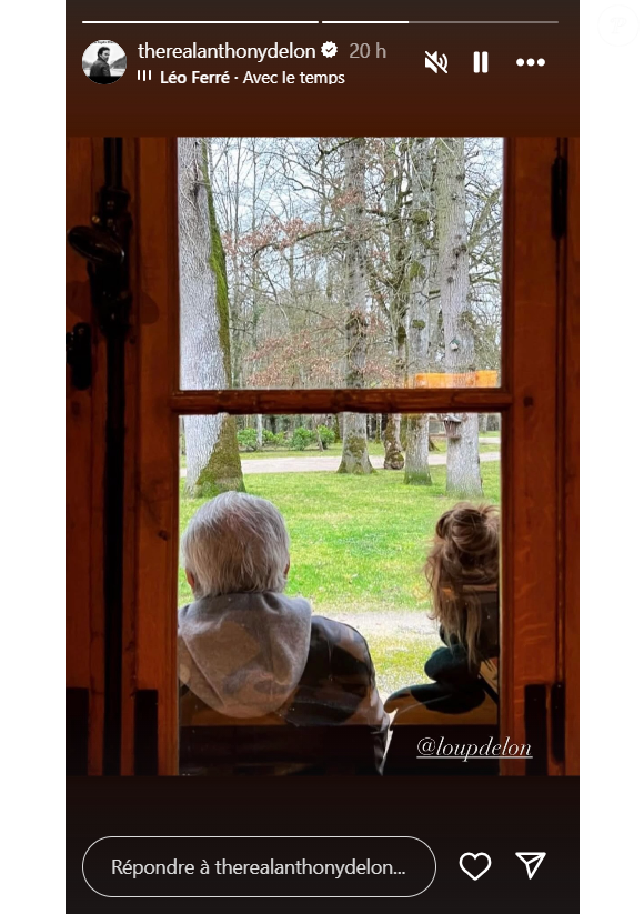 Anthony Delon a partagé une photo de sa fille Loup et son père Alain Delon prise à Douchy sur son compte Instagram, le 19 juin 2025.