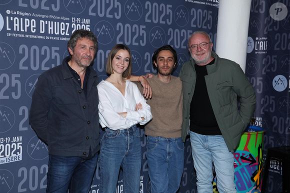 Olivier Baroux avait fait le déplacement en Isère pour soutenir sa fille

Enya Baroux et son père Olivier Baroux, Martin Darondeau lors de la 28ème édition du Festival international du film de comédie de l'Alpe d'Huez le 18 janvier 2025. © Dominique Jacovides / Bestimage